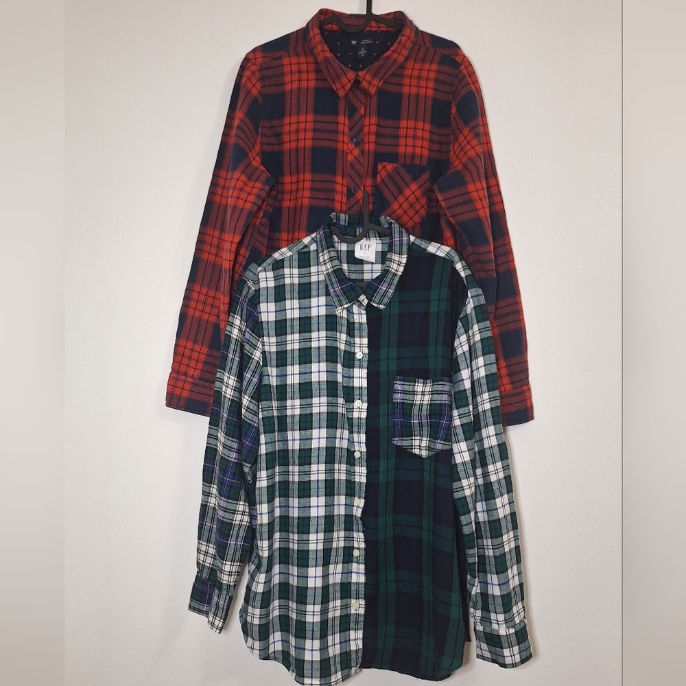 GAP BUNDLES Women's Red and Green Plaid Button-Down Shirts